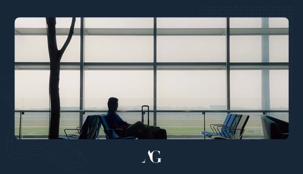 Exit tax : voyageur en partance dans un aéroport, Maître Alexis Germe avocat fiscaliste à Bordeaux