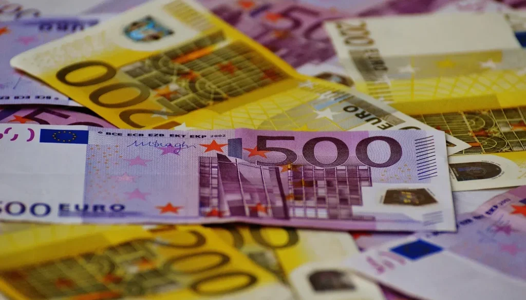 Blanchiment de fraude fiscale : billets en euros, Maître Alexis Germe, avocat fiscaliste à Bordeaux